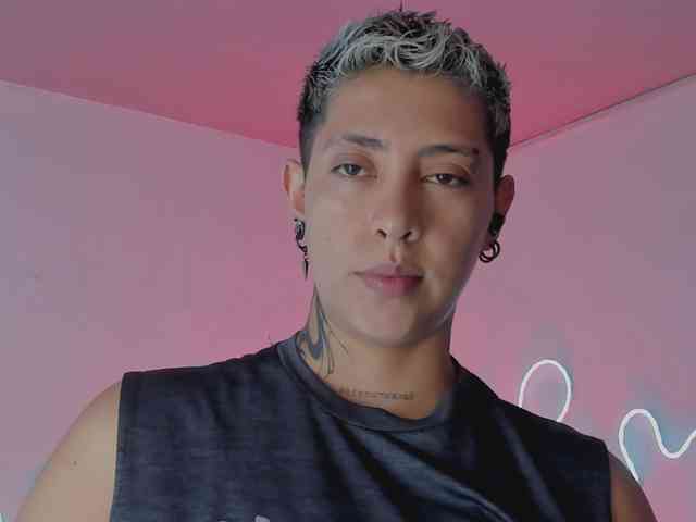 Aleja1214 webcam