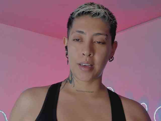 Aleja1214 webcam