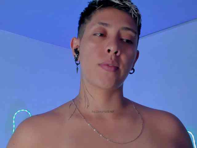 Aleja1214 webcam