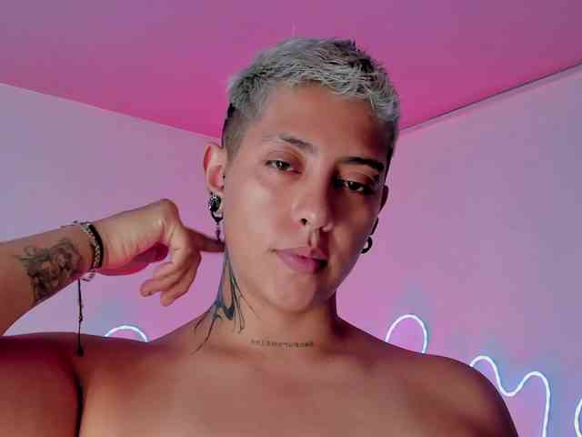 Aleja1214 webcam