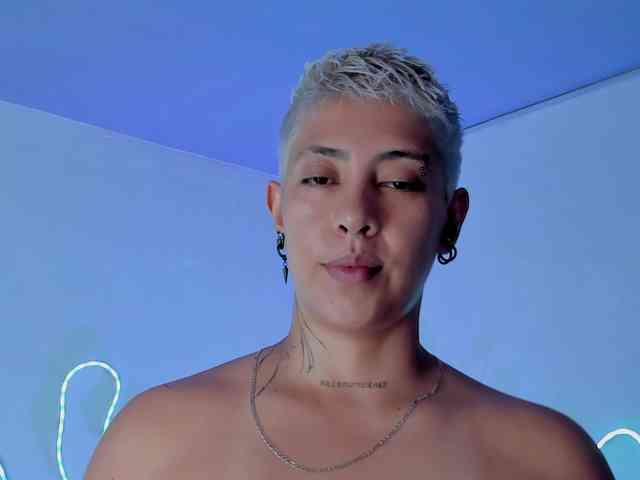 Aleja1214 webcam