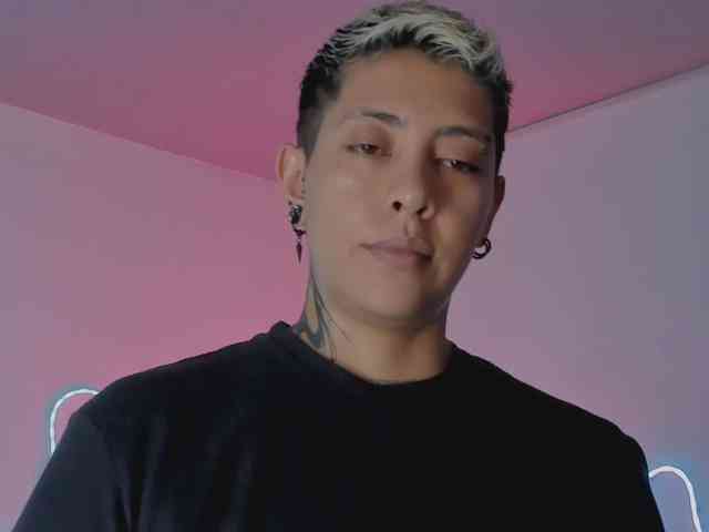Aleja1214 webcam