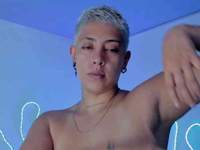 Aleja1214 webcam