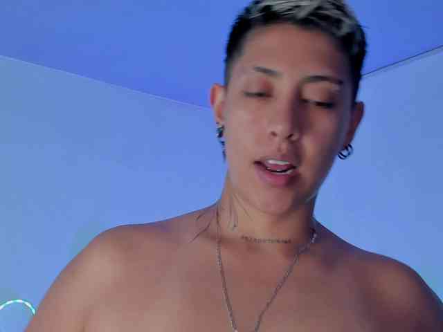 Aleja1214 webcam