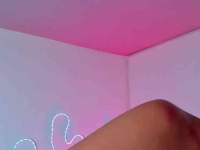 Aleja1214 webcam