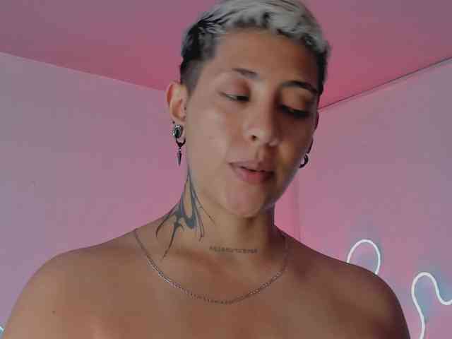Aleja1214 webcam