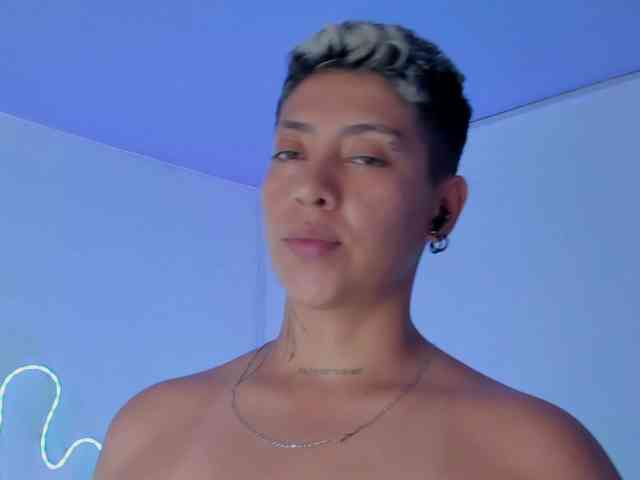 Aleja1214 webcam