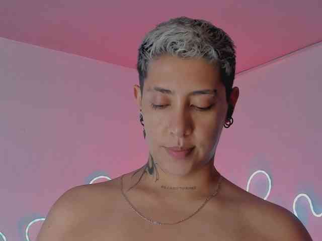 Aleja1214 webcam