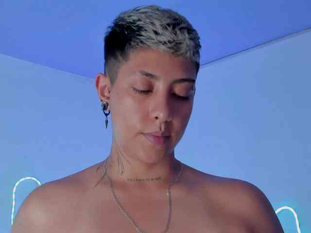 Aleja1214 webcam