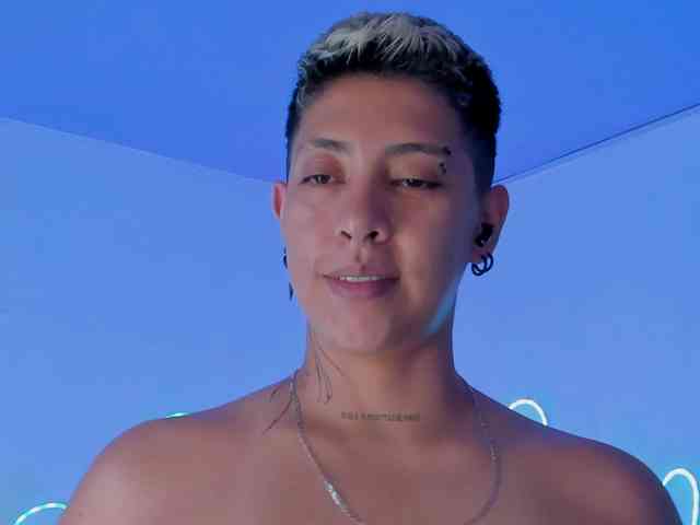 Aleja1214 webcam