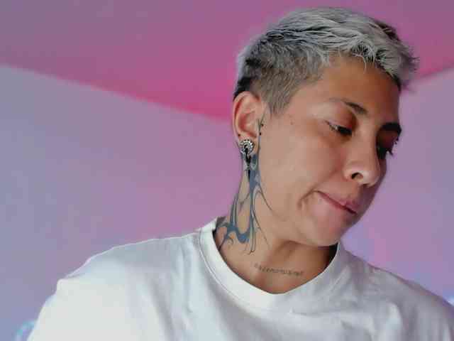 Aleja1214 webcam