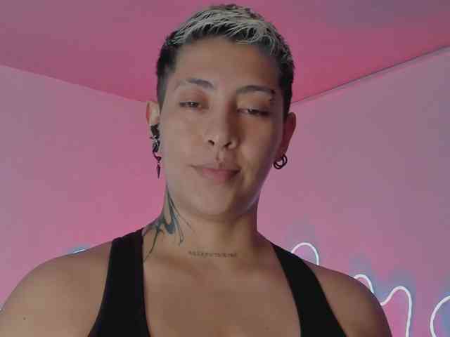 Aleja1214 webcam