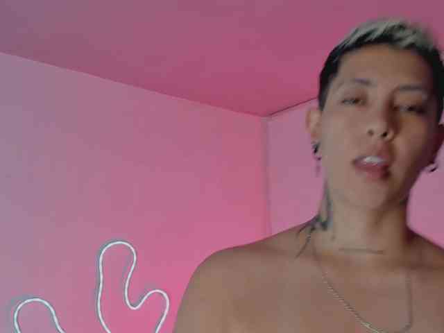 Aleja1214 webcam