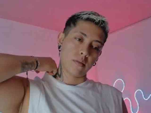 Aleja1214 webcam