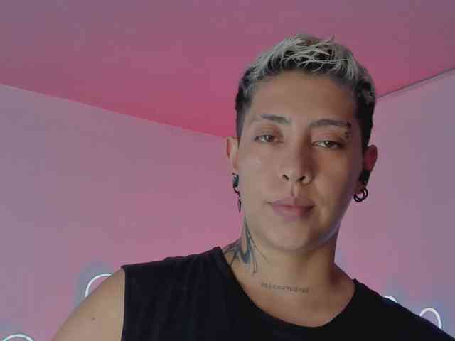 Aleja1214 webcam