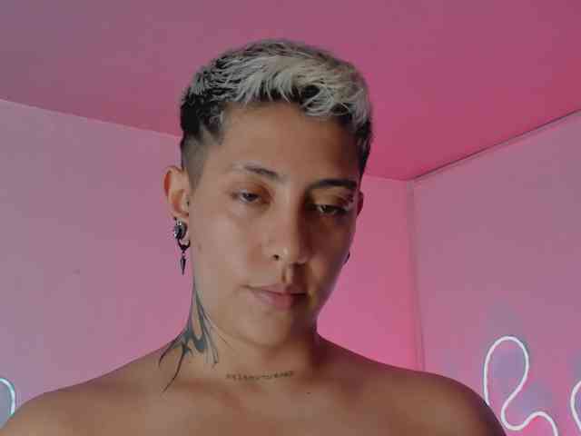 Aleja1214 webcam