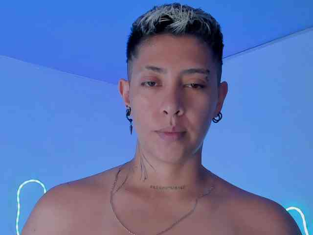 Aleja1214 webcam