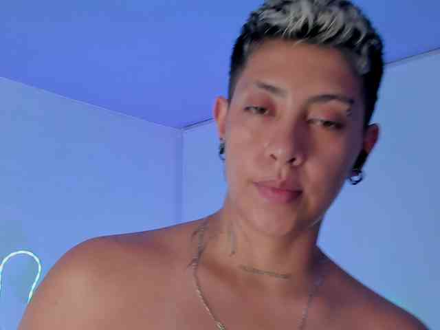 Aleja1214 webcam