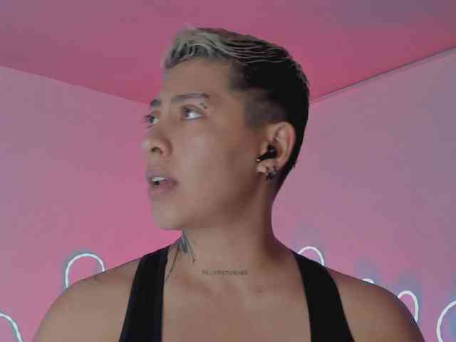Aleja1214 webcam