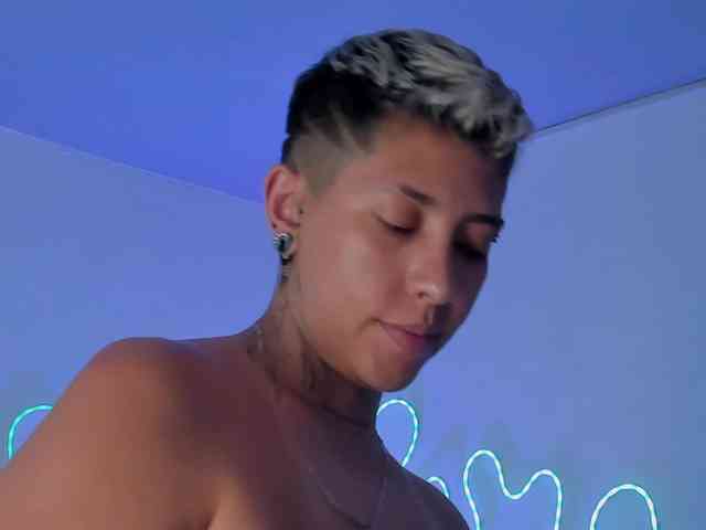 Aleja1214 webcam