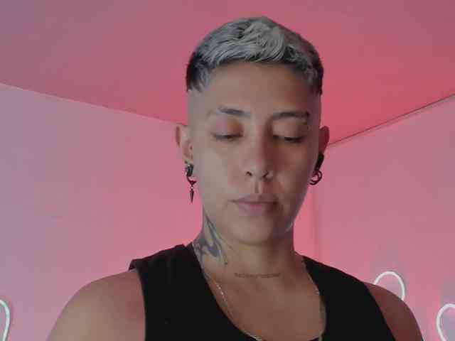Aleja1214 webcam