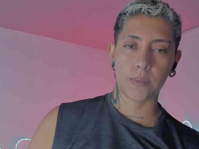 Aleja1214 webcam