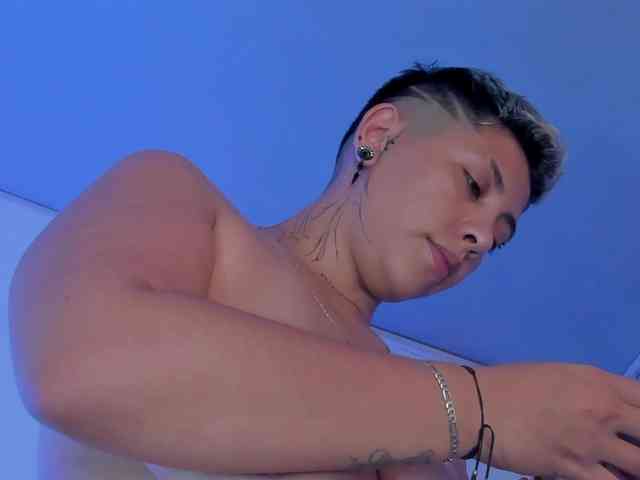 Aleja1214 webcam