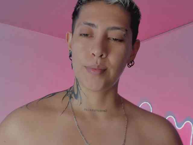 Aleja1214 webcam