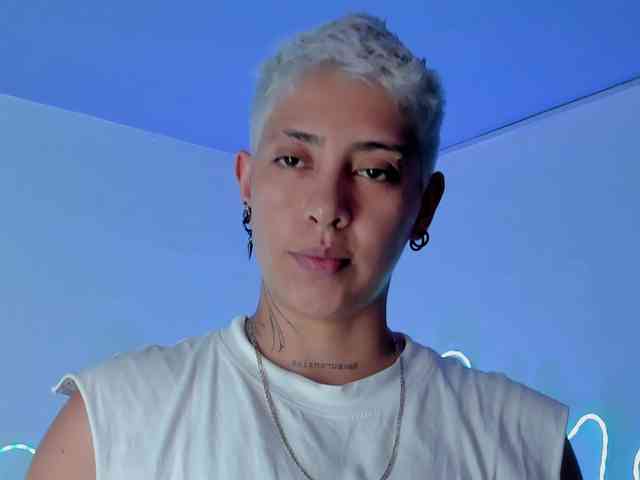 Aleja1214 webcam