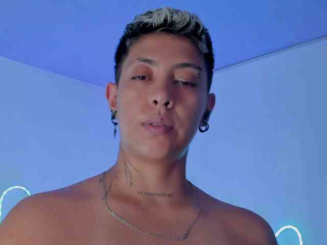 Aleja1214 webcam