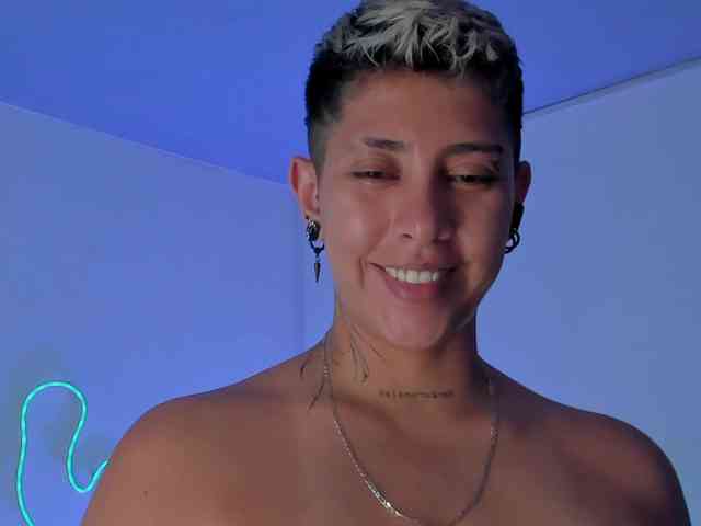 Aleja1214 webcam