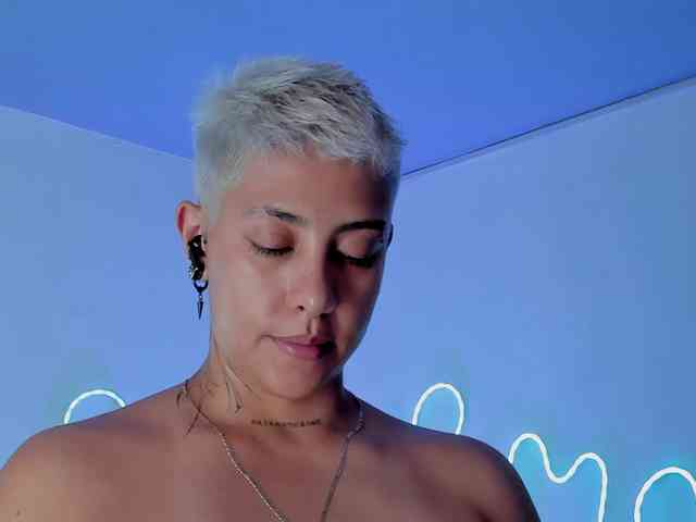 Aleja1214 webcam