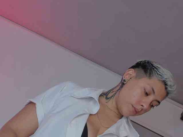 Aleja1214 webcam