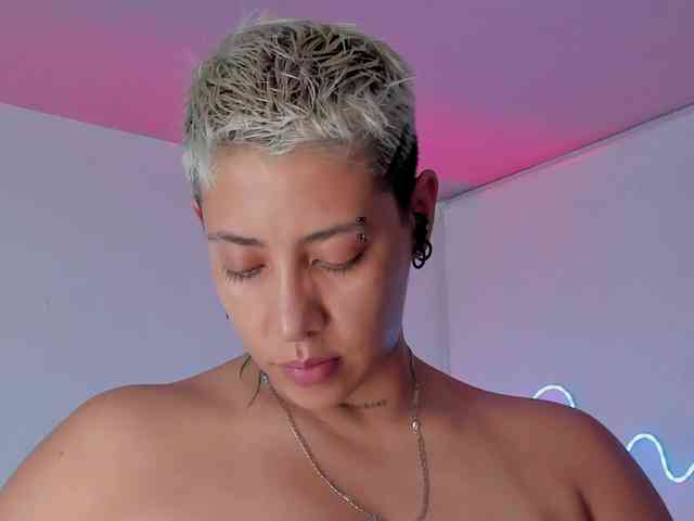 Aleja1214 webcam