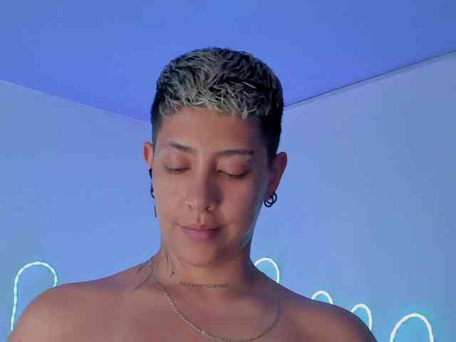 Aleja1214 webcam