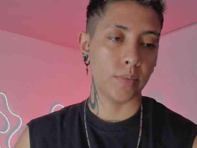 Aleja1214 webcam