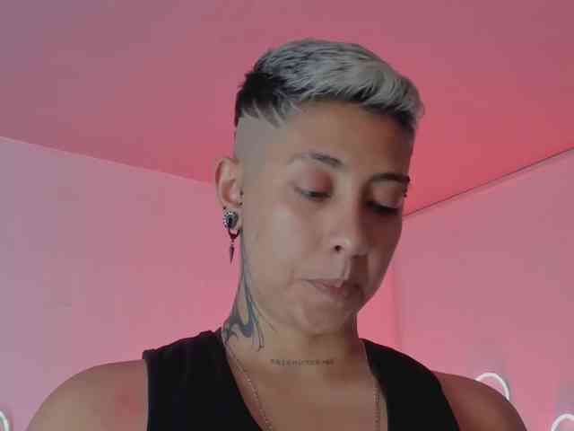 Aleja1214 webcam