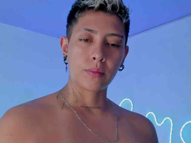 Aleja1214 webcam