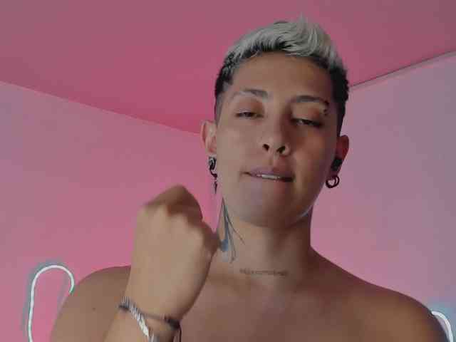 Aleja1214 webcam