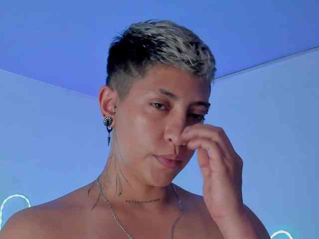 Aleja1214 webcam