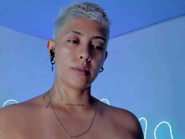Aleja1214 webcam