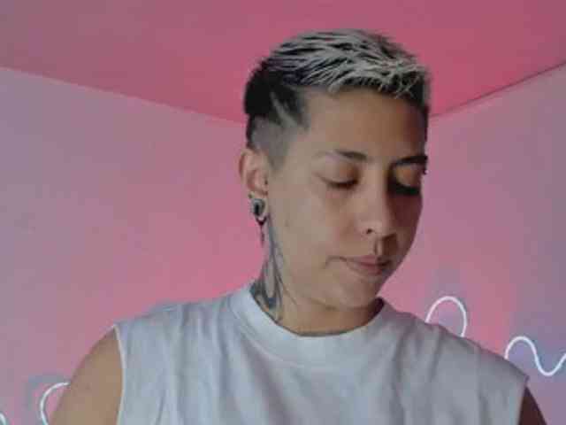 Aleja1214 webcam