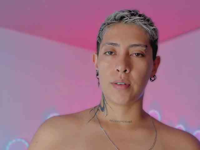 Aleja1214 webcam