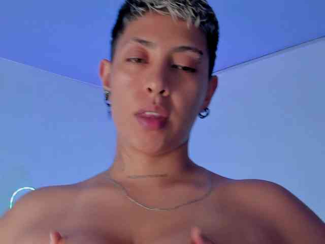 Aleja1214 webcam