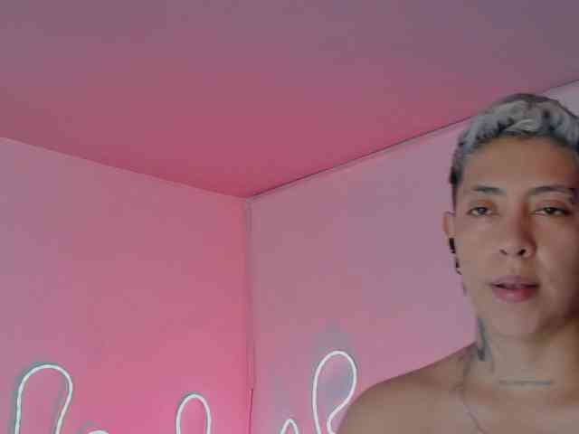Aleja1214 webcam