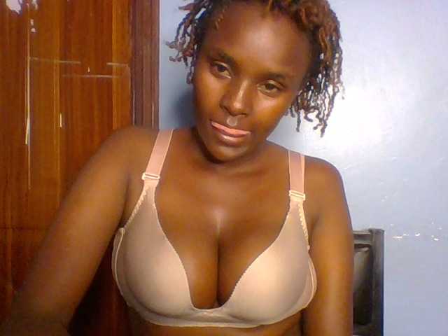 Cutevibe live cam on BongaCams