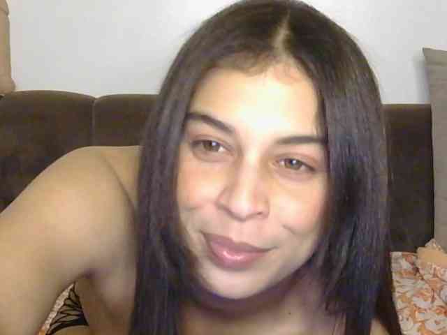 papisha1 Live Webcam on BongaCams