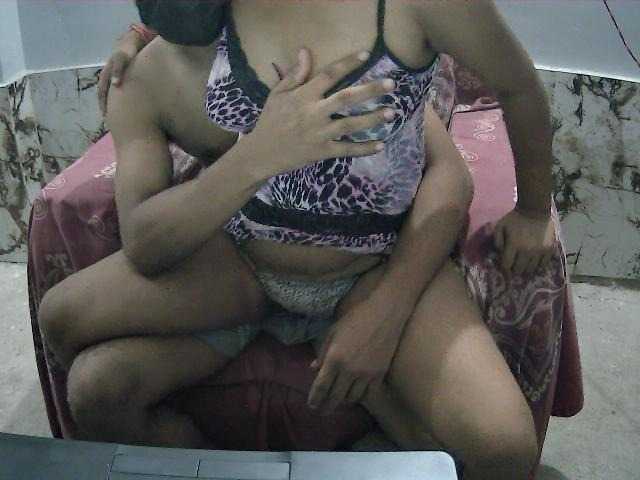 DesiCpl live cam on BongaCams