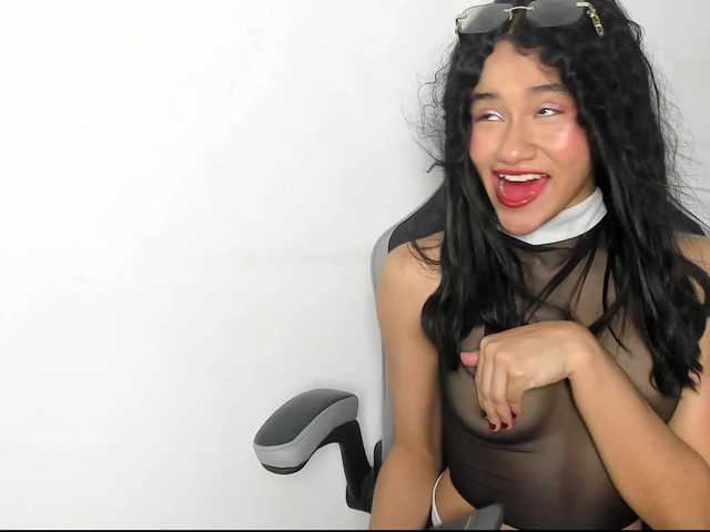 Katrinamoon live cam on BongaCams