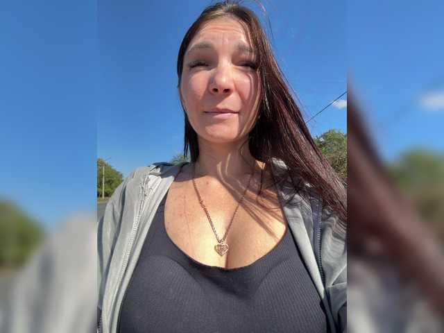 AdelaideLisa live cam on BongaCams